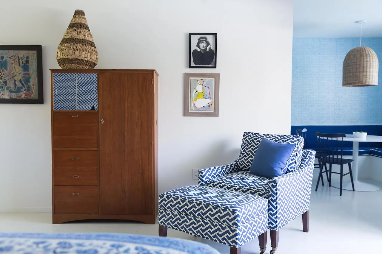 Holiday House بالم سبرينغس فندق