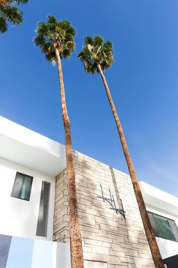 Holiday House Palm Springs Hotel